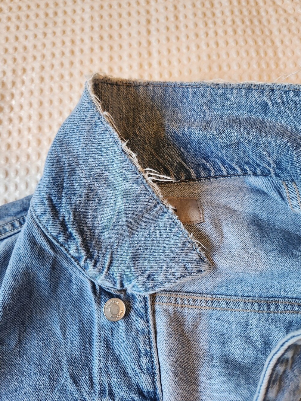 Women's Hudson Distressed Cropped Jean Jacket Size Small - Picture 6 of 8